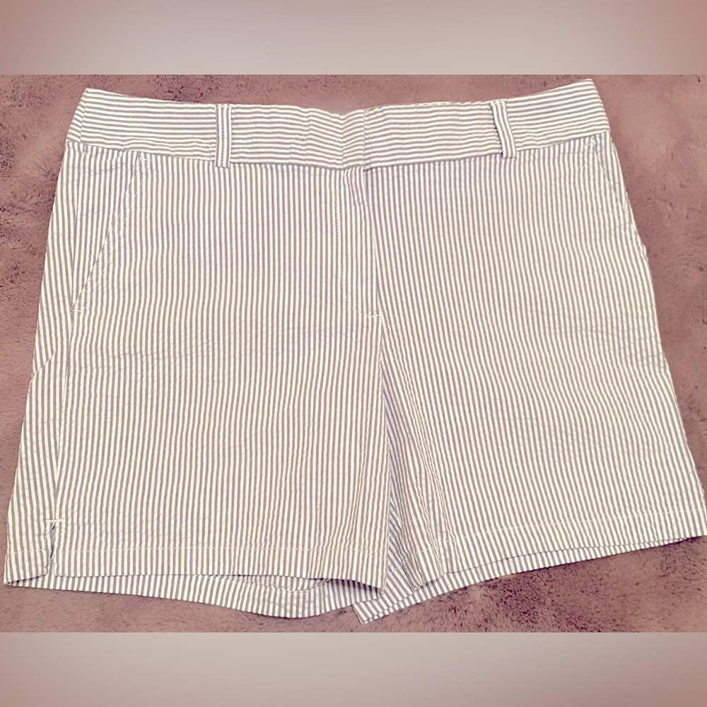 Loft 6” seersucker chino shorts
